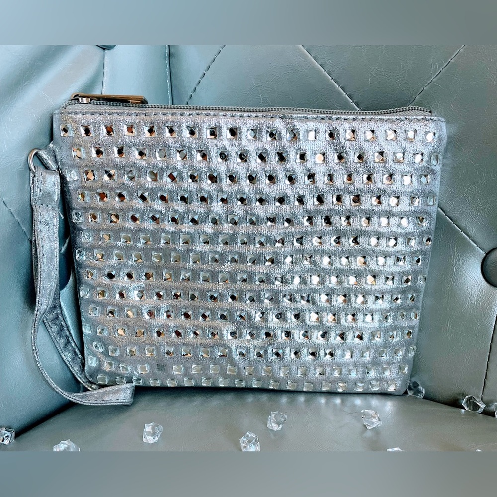 💎🤍🤍 ELEGANT SILVER CLUTCH🤍🤍💎